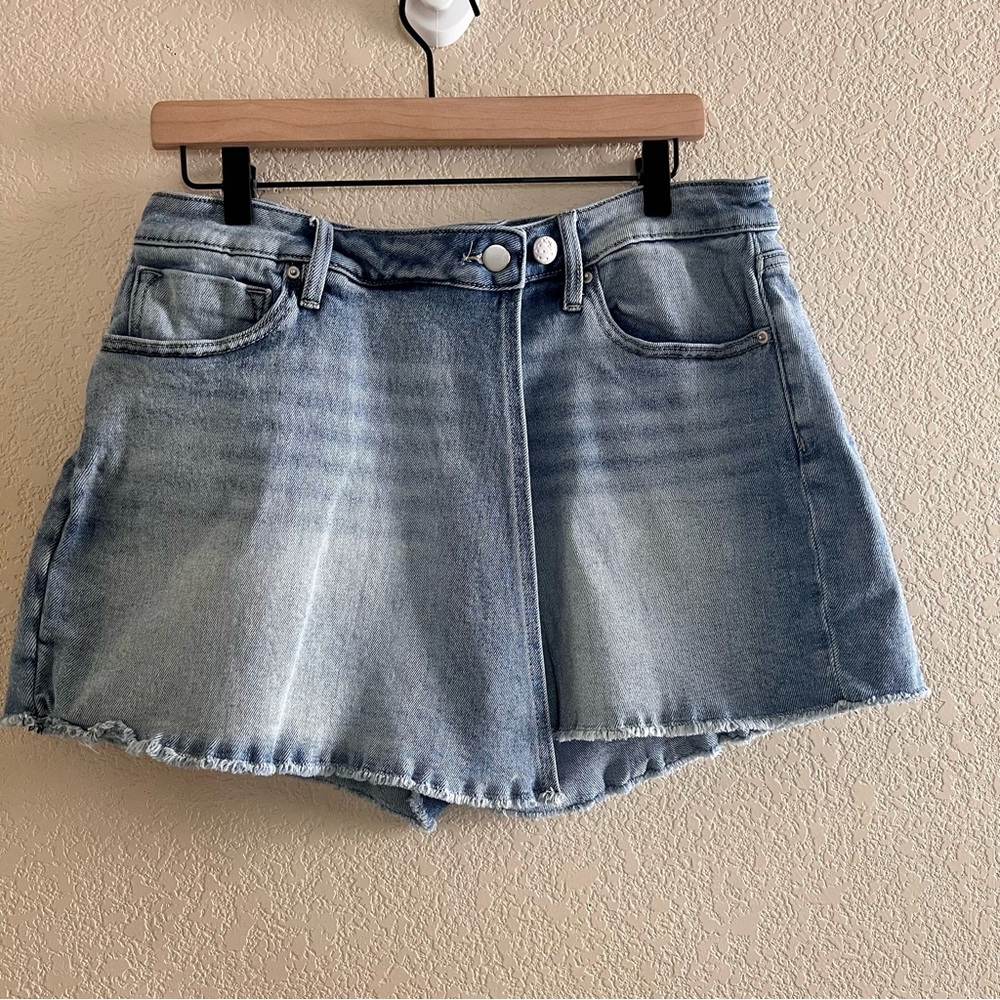 Aqua Denim Shorts Size 31